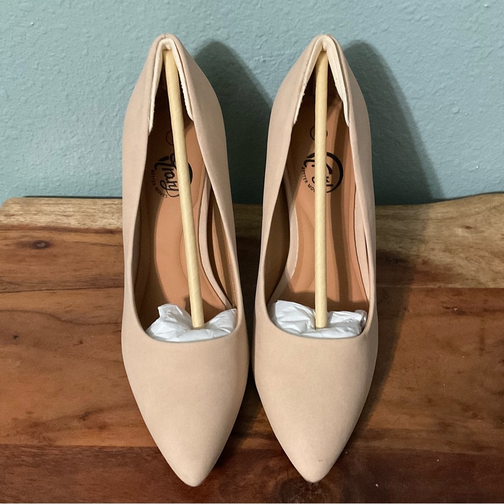 Trary Women's Cream Heels
